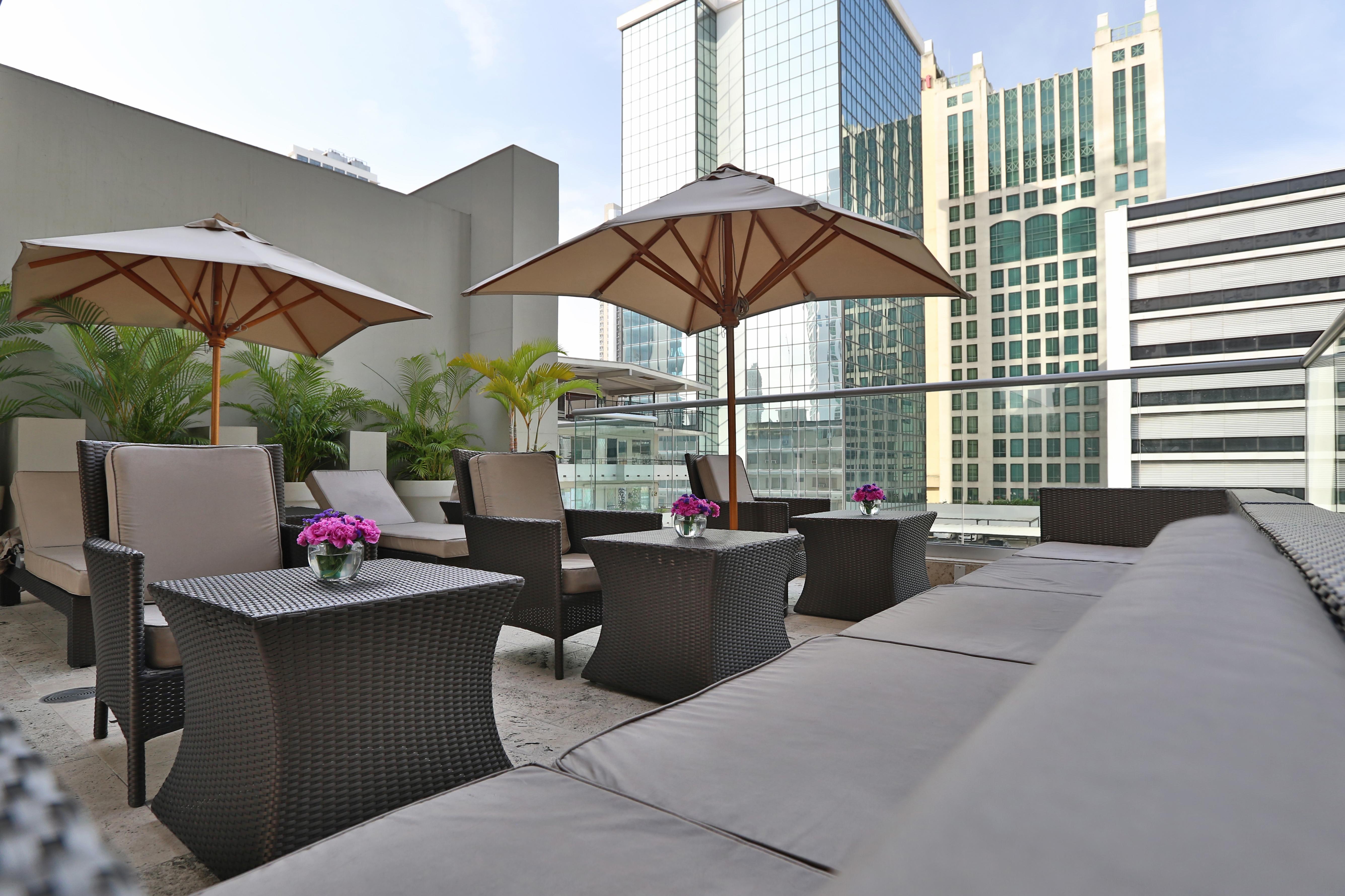 Bristol Panama, A Registry Collection Hotel Εξωτερικό φωτογραφία The rooftop pool at the hotel