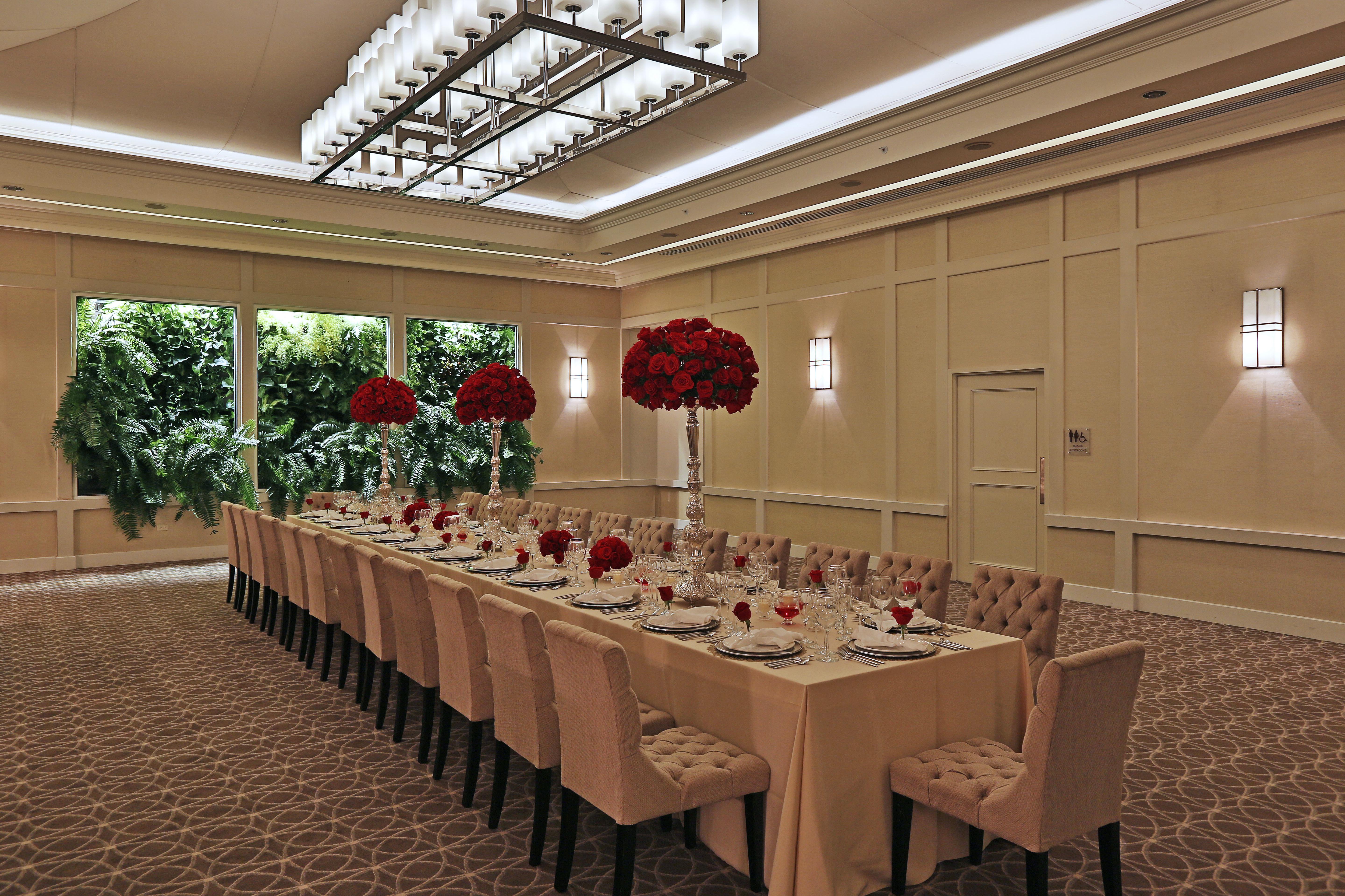 Bristol Panama, A Registry Collection Hotel Εξωτερικό φωτογραφία A long table set for a banquet