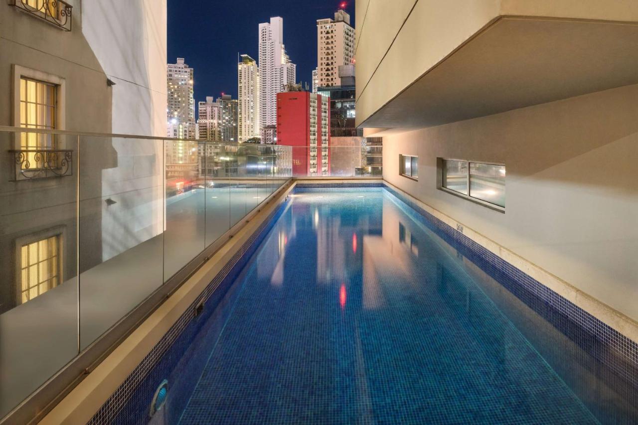 Bristol Panama, A Registry Collection Hotel Εξωτερικό φωτογραφία The rooftop pool at the hotel