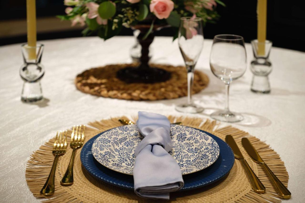 Bristol Panama, A Registry Collection Hotel Εξωτερικό φωτογραφία A place setting with a charger plate