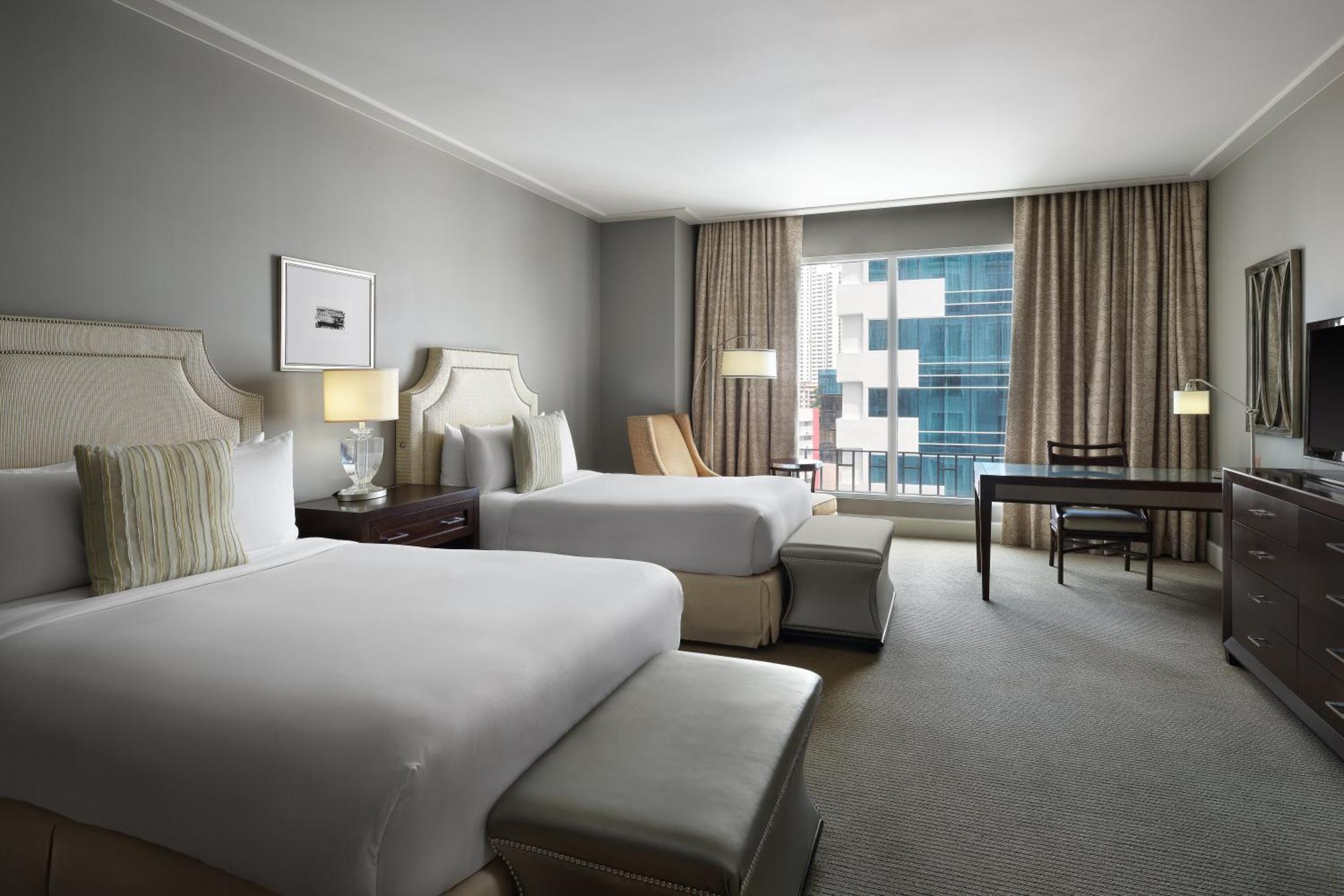 Bristol Panama, A Registry Collection Hotel Εξωτερικό φωτογραφία A guest room at the JW Marriott Detroit Renaissance Center