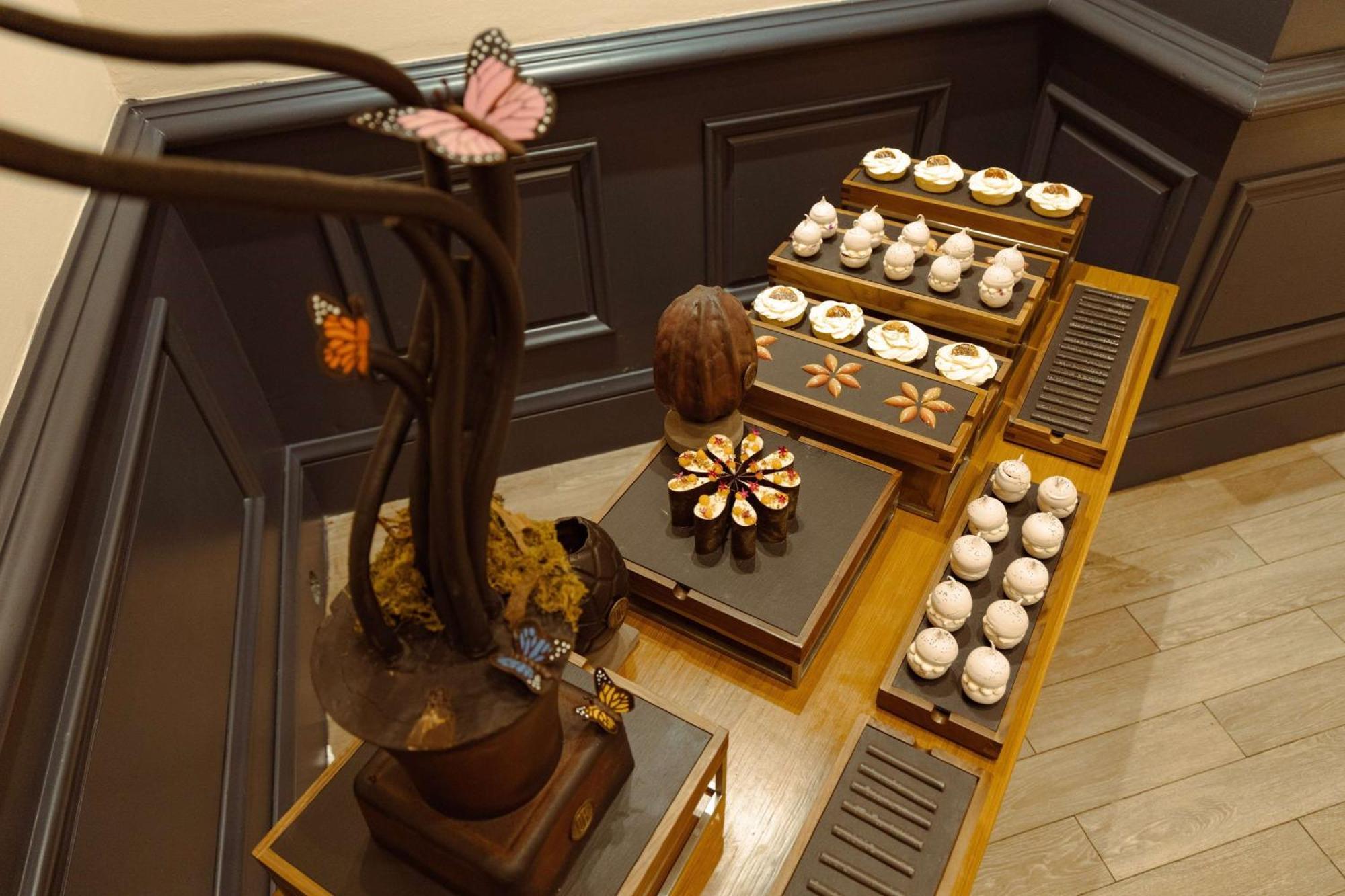 Bristol Panama, A Registry Collection Hotel Εξωτερικό φωτογραφία A display of Japanese sweets